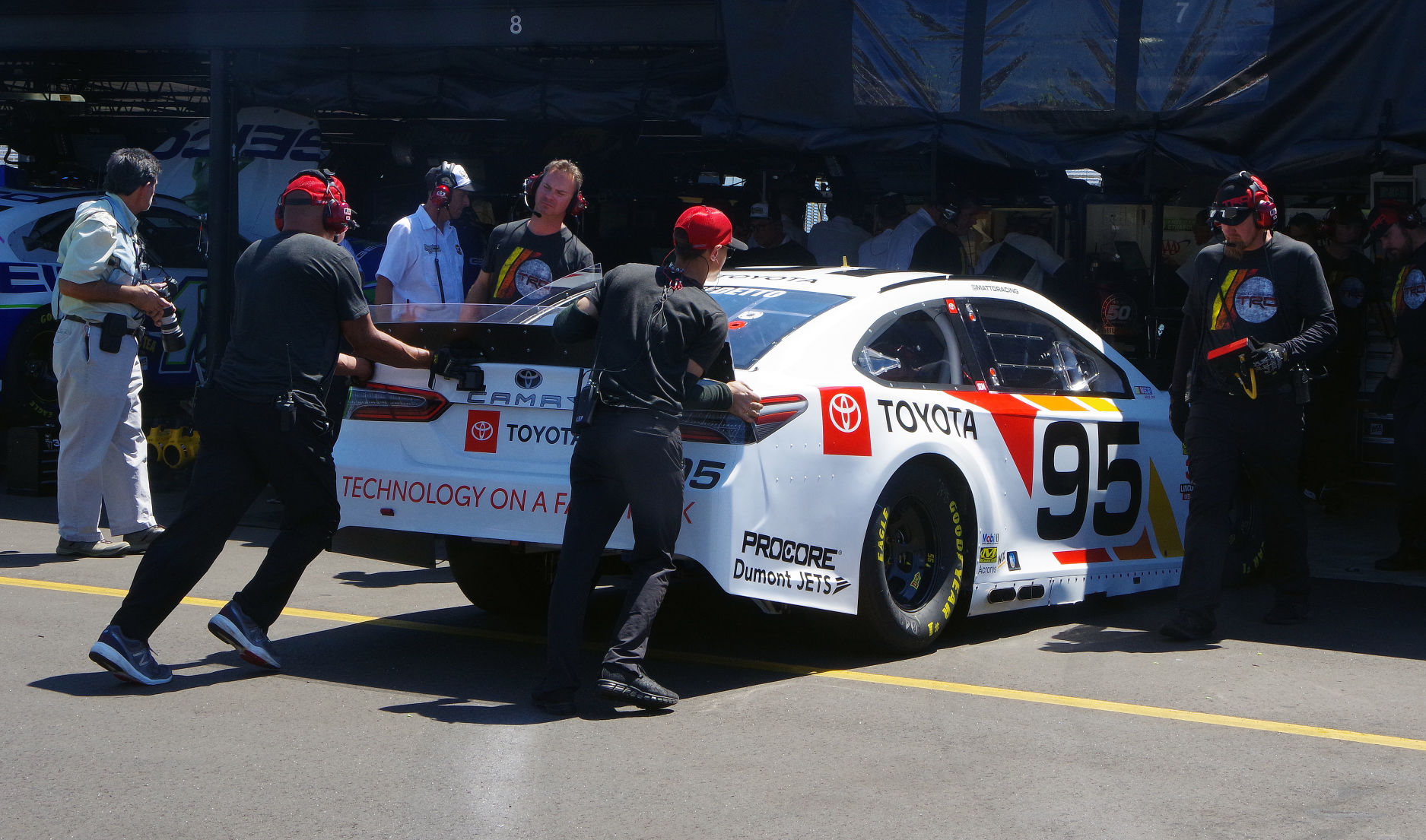 Friday at the Bojangles' Southern 500